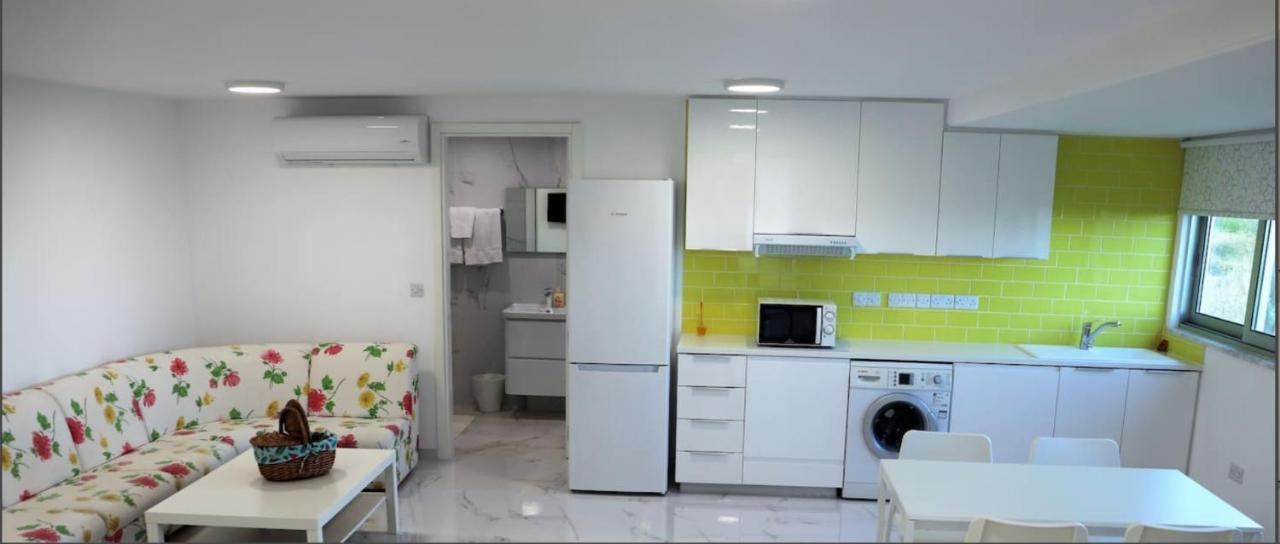 Yellow Studio Brand New Limassol Exterior foto